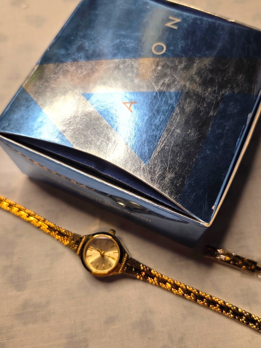 AVON Vintage Gold Tone Braided Strap Ladies Watch with Box
